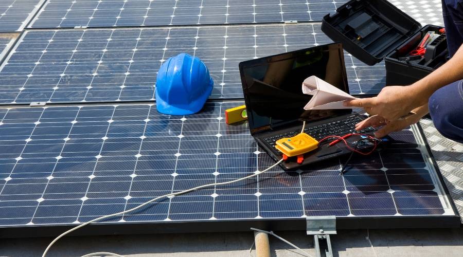 Kosten zonnepanelen Plat dak [2020] | Prijsvoorbeelden